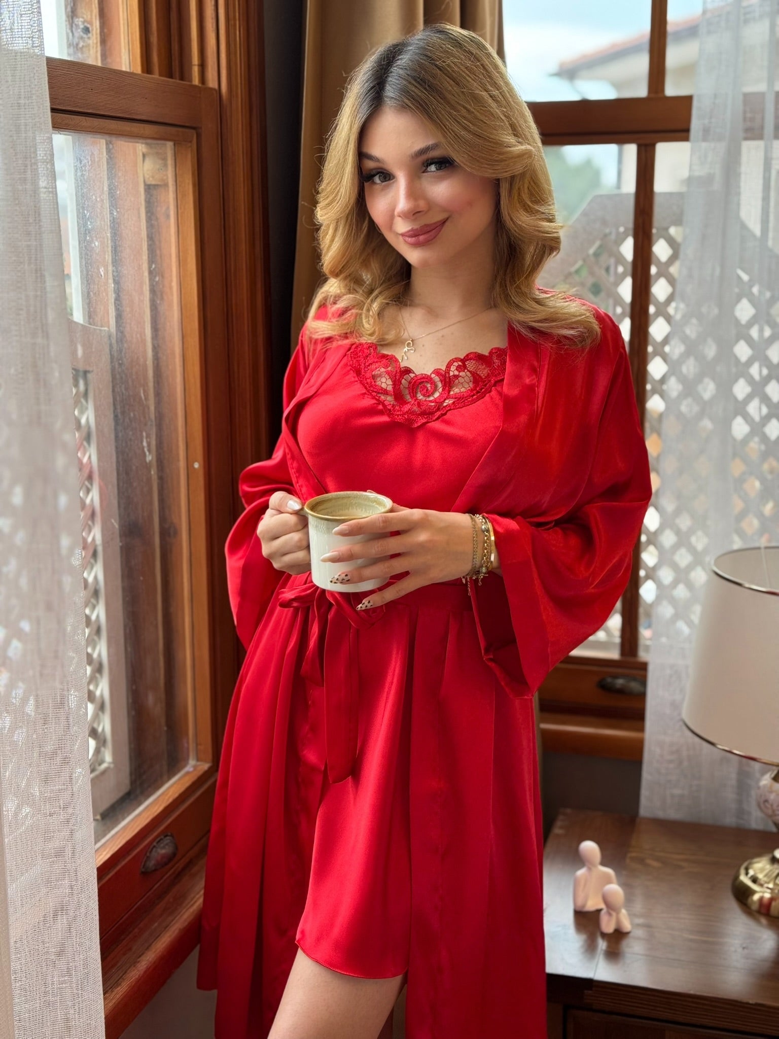 LiviaMiss Kırmızı İpeksi Saten Sabahlık – Lüks İç Giyim